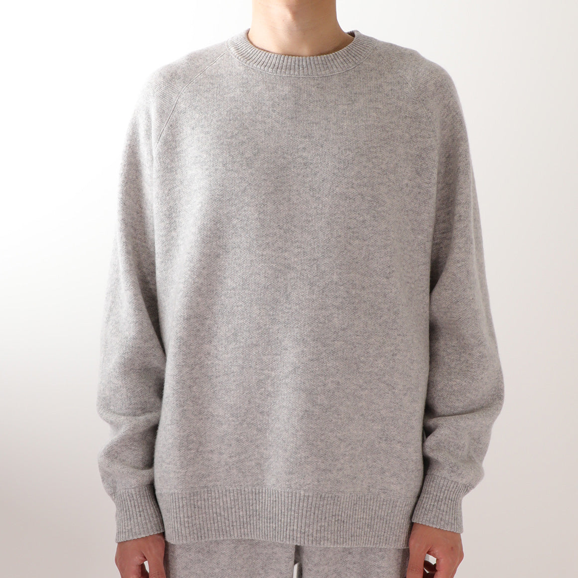 【24AW】"Caresse" ラグランスリーブカシミヤセーター / Raglan sleeve sweater in solid double jacquard Cashmere