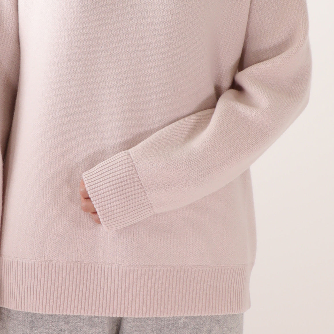 【24AW】"Caresse" ラグランスリーブカシミヤセーター / Raglan sleeve sweater in solid double jacquard Cashmere