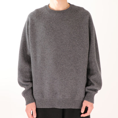 【24AW】"Caresse" ラグランスリーブカシミヤセーター / Raglan sleeve sweater in solid double jacquard Cashmere