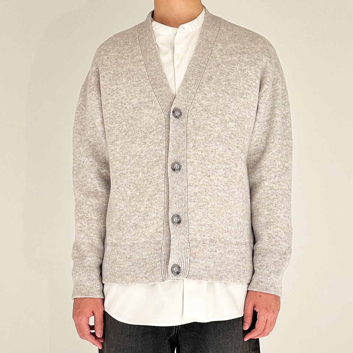 【24AW】"Câlin"オーバーサイズドカーディガン / Oversized Cardigan in solid double jacquard cashmere /