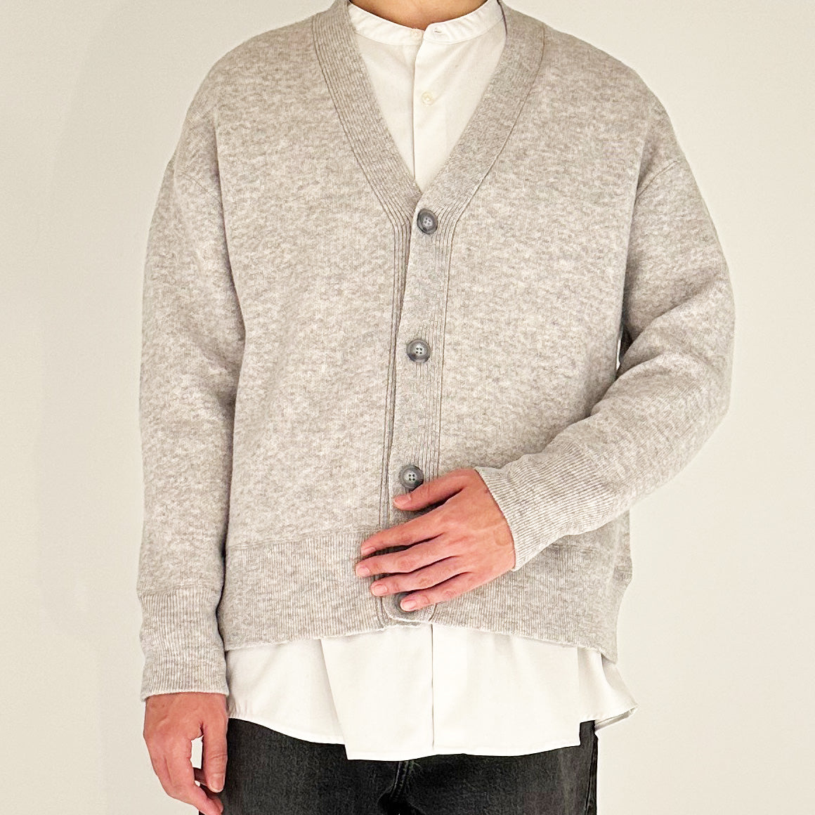 【24AW】"Câlin"オーバーサイズドカーディガン / Oversized Cardigan in solid double jacquard cashmere /