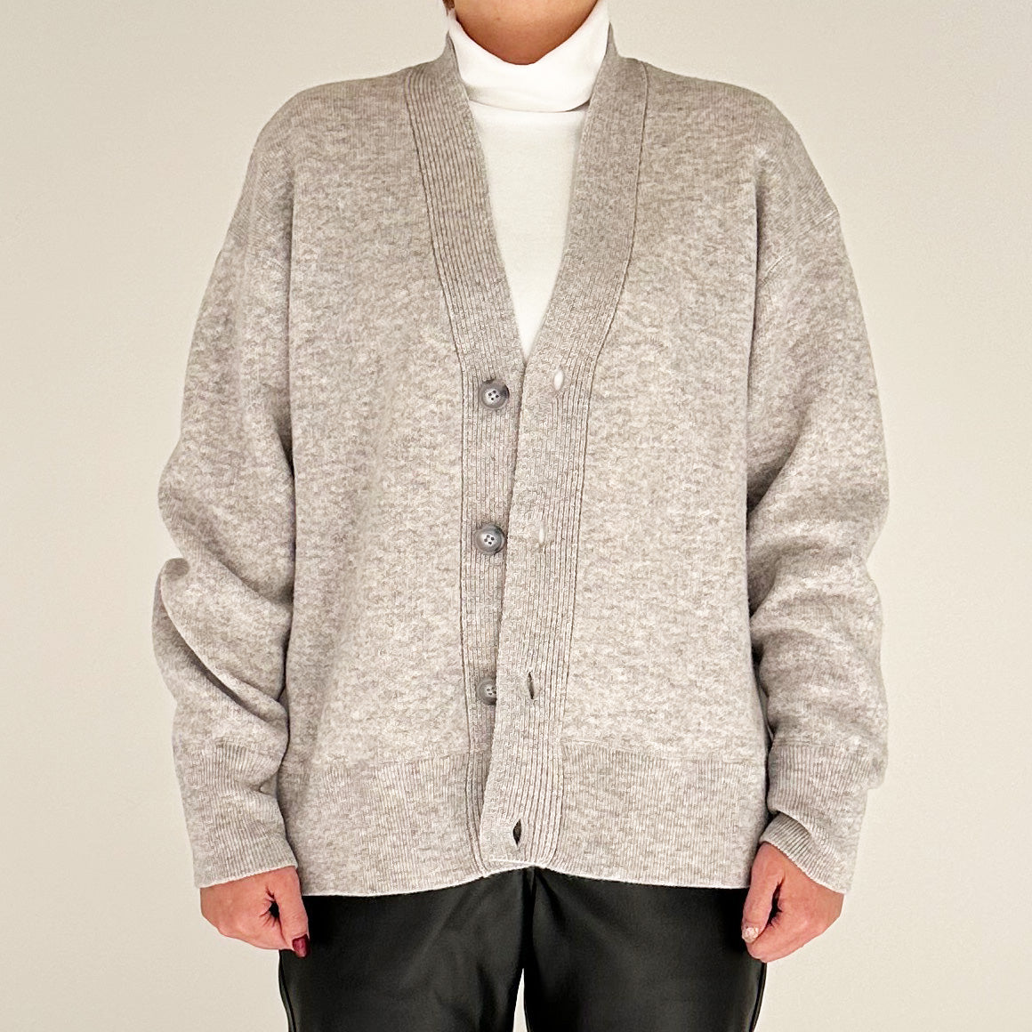 【24AW】"Câlin"オーバーサイズドカーディガン / Oversized Cardigan in solid double jacquard cashmere /