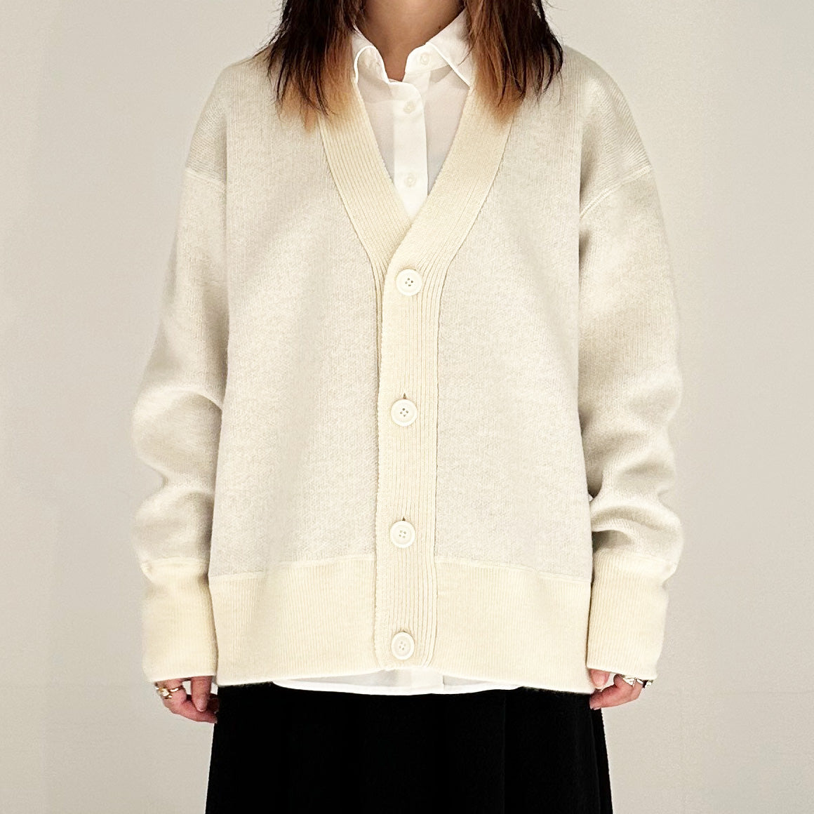 【24AW】"Câlin"オーバーサイズドカーディガン / Oversized Cardigan in solid double jacquard cashmere /