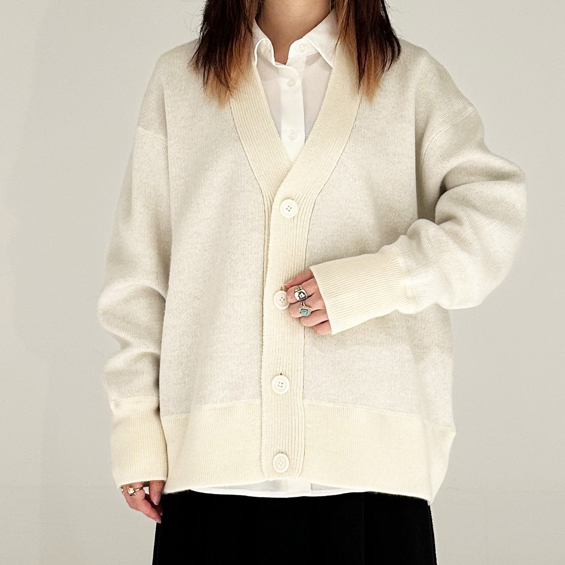 【24AW】"Câlin"オーバーサイズドカーディガン / Oversized Cardigan in solid double jacquard cashmere /